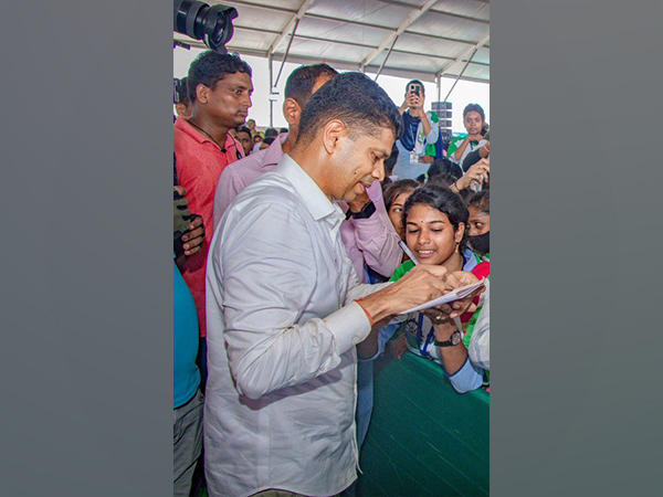 VK Pandian interacts with people (File Photo/X @VKPandian0)