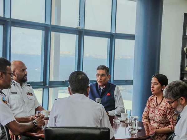 Indian High Commission to Maldives, Munu Mahawar with Maldivian Commissioner General of Customs, Yoosuf Maaniu Mohamed (Photo/X @CustomsMv)