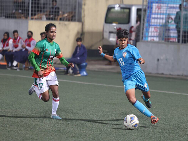 India and Bangladesh in action during SAFF U19 Women's Championship final (Image: AIFF)