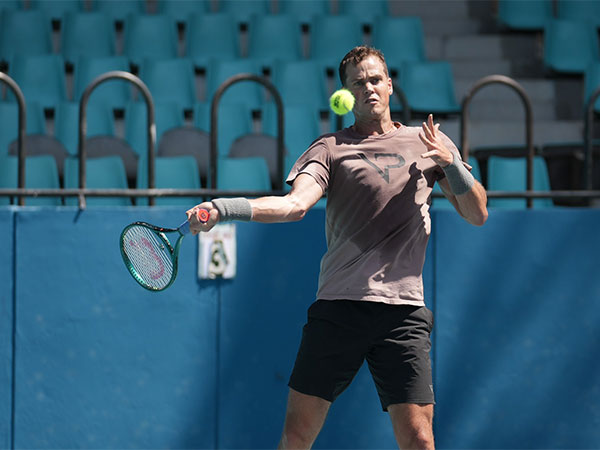 Vasek Pospisil practicing at KSLTA stadium ahead of Bengaluru Open 2024 (Image: KSLTA)