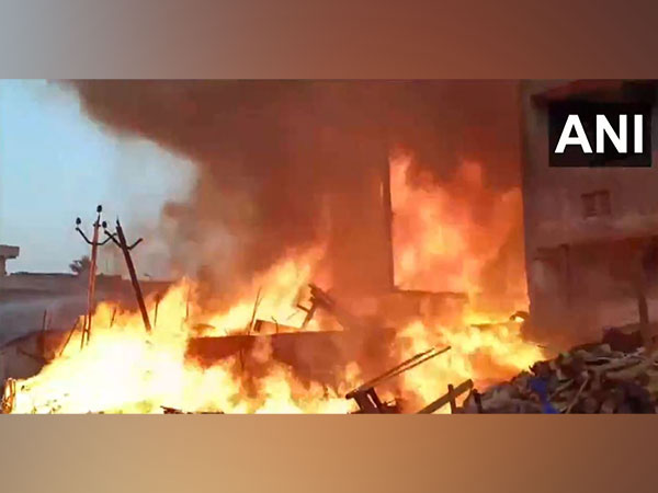 Massive fire engulfs packaging company in Bharuch district (Image/ANI)