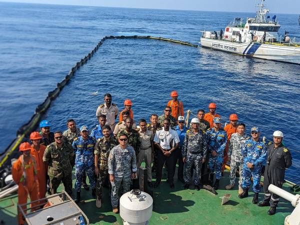Indian Coast Guard Ship 'Samarth' conducts comprehensive demonstration of pollution response. (Photo: X//@DefencePROkochi)