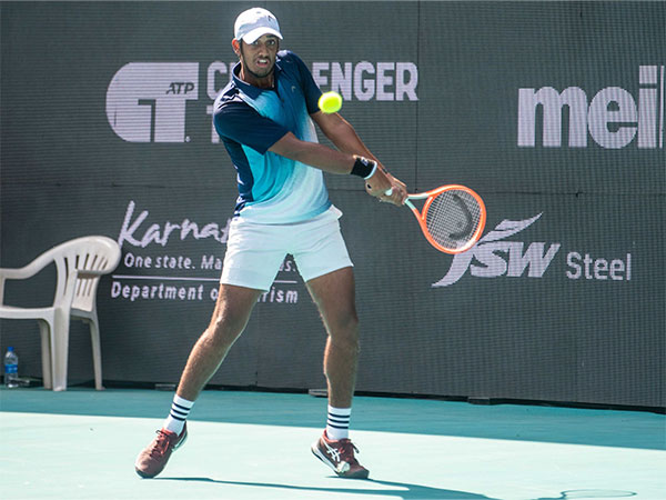 Karan Singh in action during the Bengaluru Open 2024 singles qualifiers (Image: KSLTA)