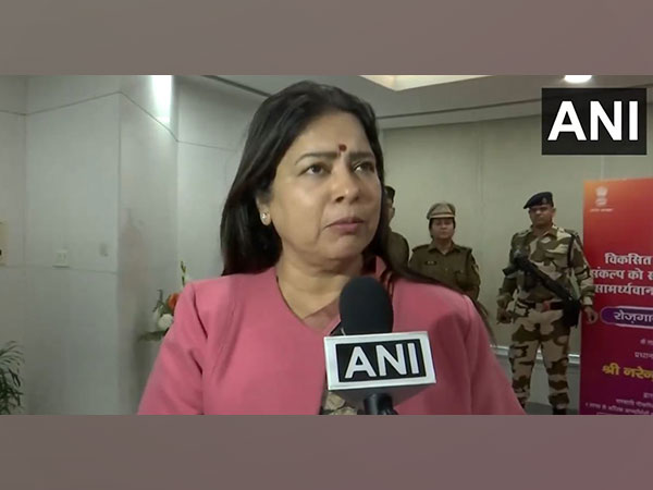 MOS MEA, Meenakshi Lekhi 