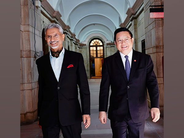 External Affairs Minister S Jaishankar and ASEAN Secretary General, Kao Kim Hourn. (Photo: X//@DrSJaishankar)