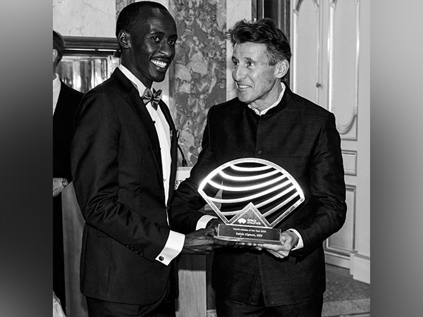 Kelvin Kiptum and World Athletics president Sebastian Coe (Photo: Sebastian Coe/ X)