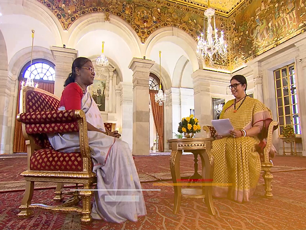 President Droupadi Murmu with Union Minister Smriti Irani. (Photo/Akashvani)