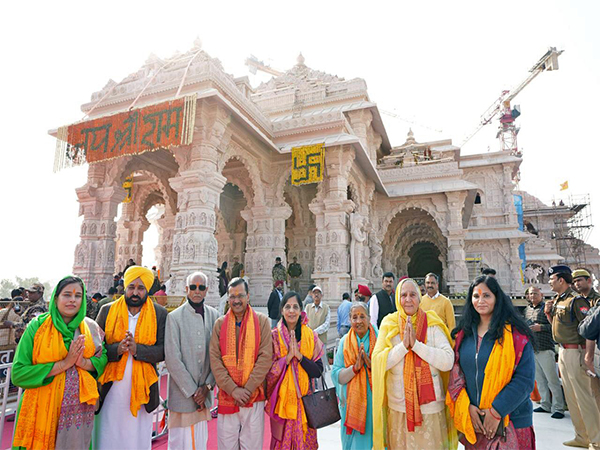 Delhi Chief Minister Arvind Kejriwal and his Punjab counterpart Bhagwant Mann visit Ayodhya's Ram Temple (Photo/ANI)