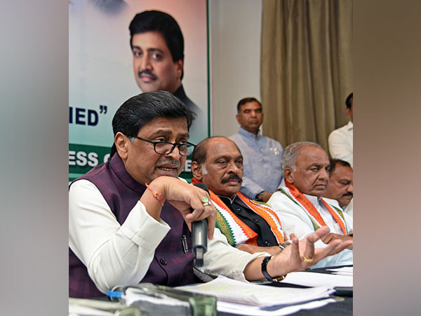 Congress leader Ashok Chavan (First from the left) (File photo/ANI)