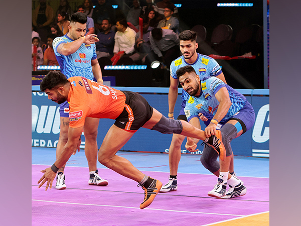 Bengal Warriors and U Mumba in action during Pro Kabaddi League season 10 (Image: PKL)
