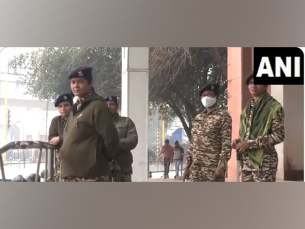 Delhi police deployed at ITO in view of the farmers protest