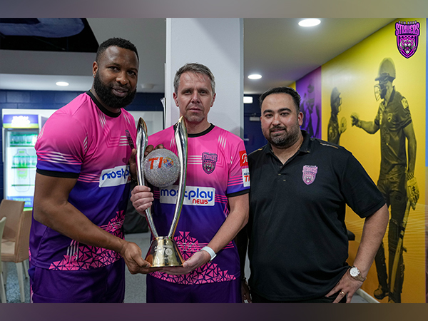 New York Strikers plater Kieron Pollard and coach Carl Crowe (Image: New York Strikers media)