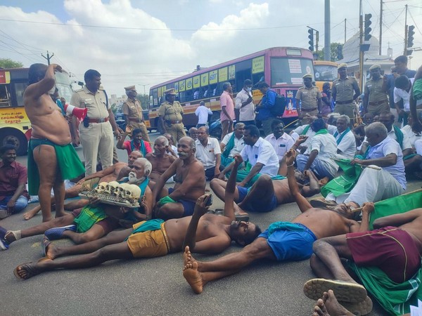 Farmers from Trichy in Tamil Nadu protest on roads. (Photo/ANI)