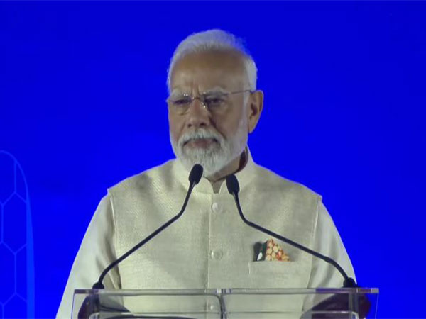 Prime Minister Narendra Modi addresses 'Ahlan Modi' in Abu Dhabi, UAE (Photo/MEA)
