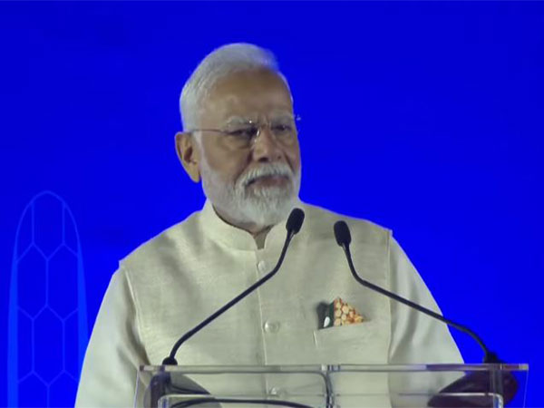 Prime Minister Narendra Modi addressing  'Ahlan Modi' event in Abu Dhabi, UAE (Photo/MEA)