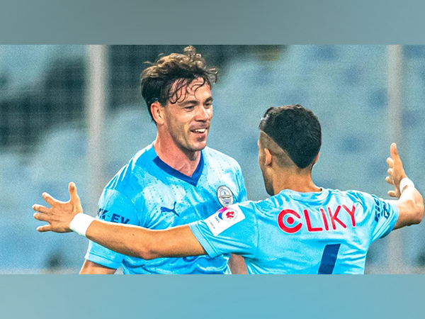 Mumbai City FC players celebrating the goal. (Picture: ISL)