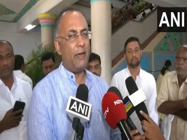 Karnataka Health Minister Dinesh Gundu Rao (Photo/ANI)