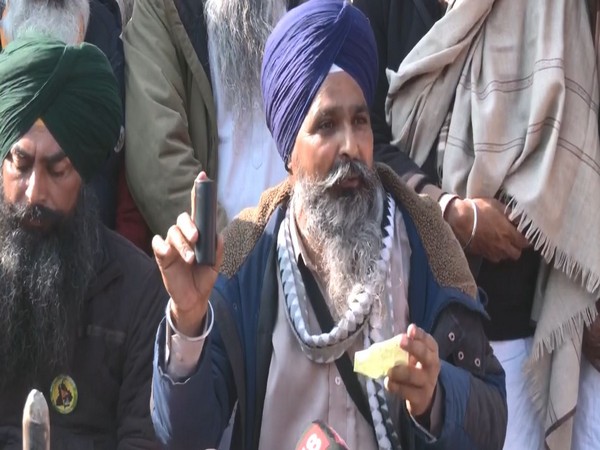 Farmer leader Sarwan Singh Pandher displaying ammunition allegedly fired by police (Photo/ANI)