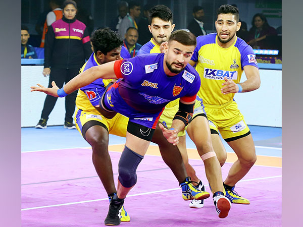 Dabang Delhi KC in action against Tamil Thalaivas during Pro Kabaddi League season 10 (Image: Dabang Delhi/PKL)