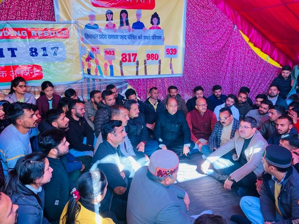 Leader of Opposition Jairam Thakur meets protesting job aspirants in Shimla (Image/ANI)