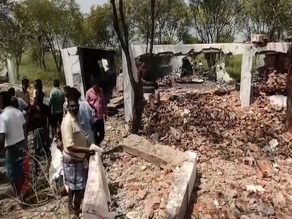 8 killed, 10 injured in Virudhnagar firecracker factory explosion (Image/ANI)