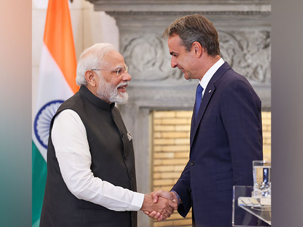 Prime Minister Narendra Modi with his Greek counterpart Kyriakos Mitsotakis (File Photo)