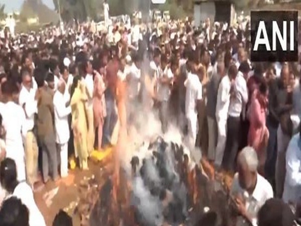 Acharya Vidyasagar Maharaj’s last rites performed in Chhattisgarh Rajnandgaon (Photo/ANI)