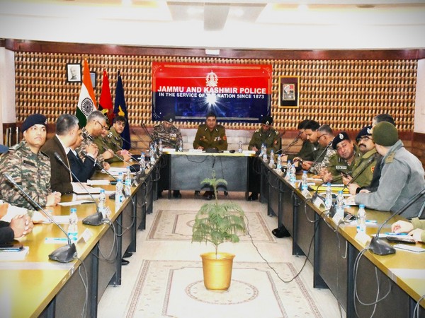 IGP VK Birdi reviews security in joint meeting in Kashmir (Photo/ANI)