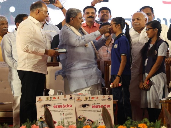 Karnataka Chief Minister Siddaramaiah launches Asha Kirana scheme at Haveri (Photo/ANI)