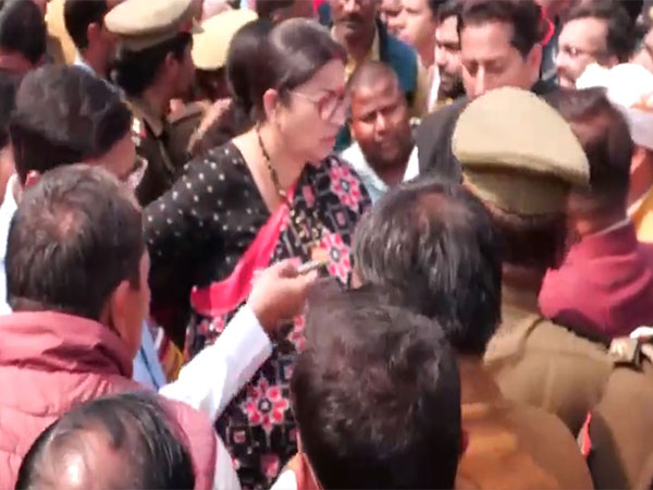 Smriti Irani hold Jan Samwad in Amethi (Photo/ANI)