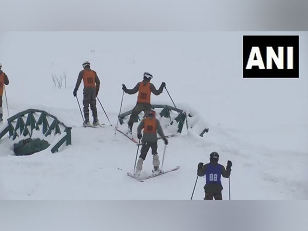 Winter wonderland Gulmarg receives fresh snowfall; attracts foreign skiers (Image/ANI)