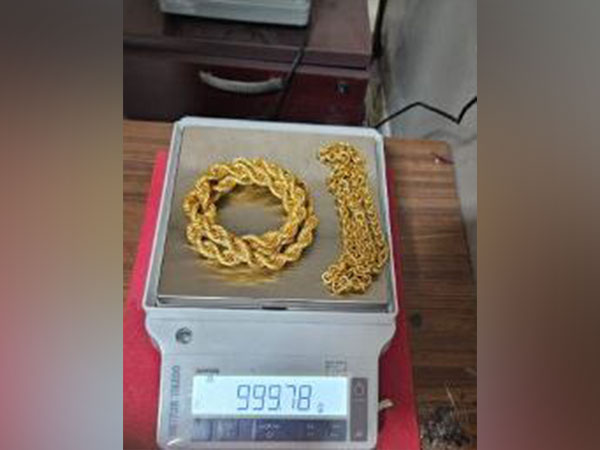 Customs officials seize gold worth Rs 60 lakh at Cochin airport (Image/ANI)