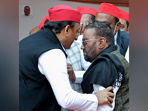 Swami Prasad Maurya with SP Chief Akhilesh Yadav (File Photo/ANI)