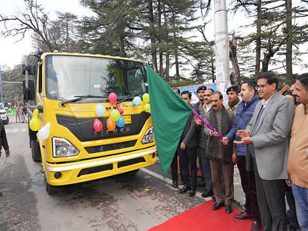 Himachal Pradesh CM flagged off 15 Tippers (Photo/ANI)