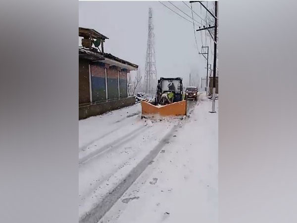 Snow clearance work on Kulbugh- Parnewa road in Khansahib area of Budgam (Photo/ANI)
