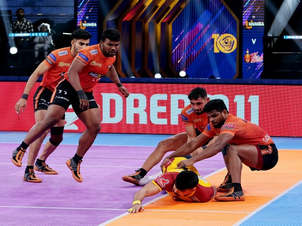 Telugu Titans in action against U Mumba during Pro Kabaddi League season 10 (Image: PKL)