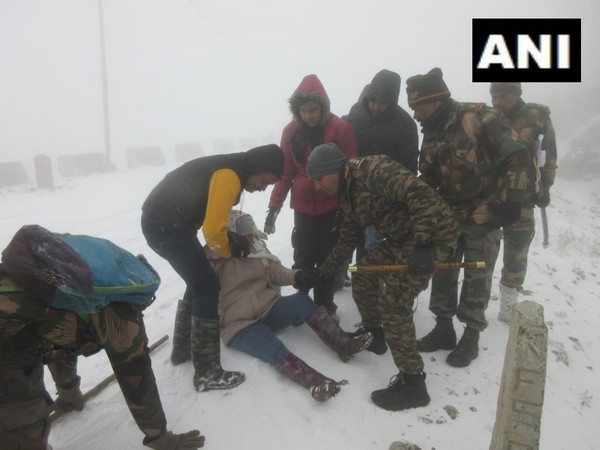 Indian Army rescues 500 stranded tourists in Sikkim (Image/ANI)