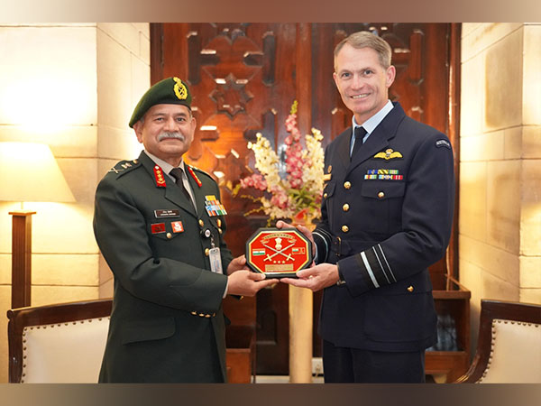Australian Chief of Air Force Air Marshal Robert Chipman with Vice Chief of Army Staff Upendra Dwivedi (Photo credits: X/@adgpi)