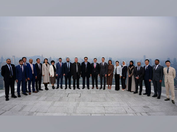 Abu Dhabi Shenzhen Innovation Forum Delegate Group Photo