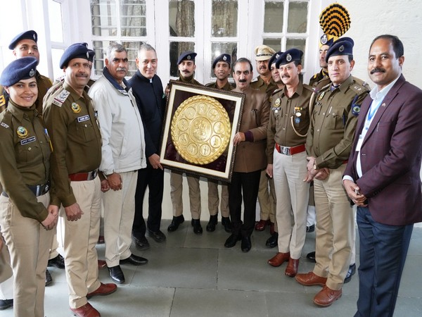 Police personnel thank Himachal Pradesh CM for diet money hike (Photo/ANI)