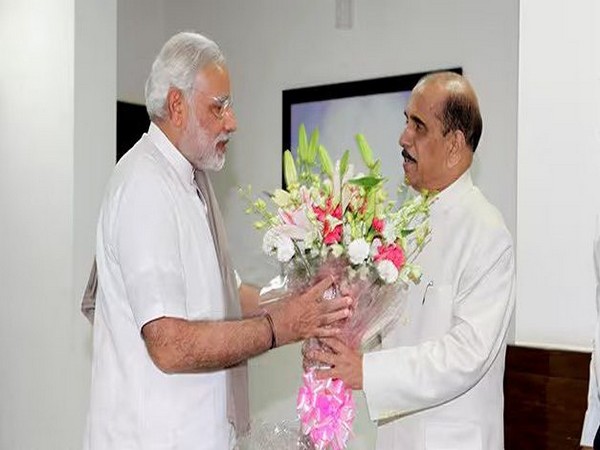 A file picture of Prime Minister Narendra Modi with Manohar Joshi. (File Photo/Narendra Modi'sX)