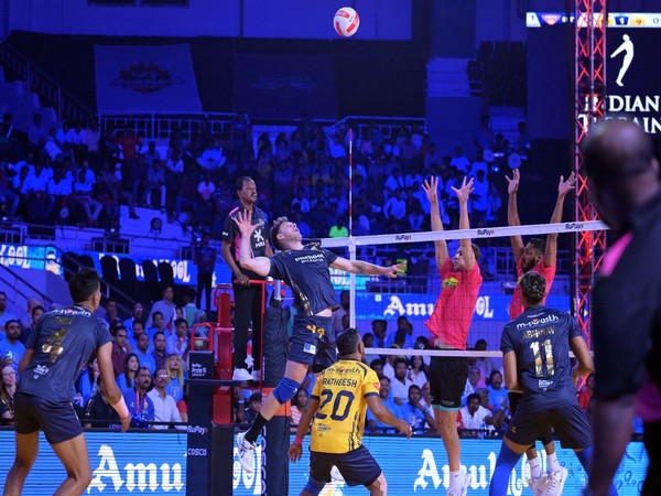 Bengaluru Torpedoes in action against Kochi Blue Spikers during Prime Volleyball League (Image: PVL)