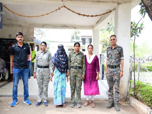 Gadchiroli Police arrest woman Naxal. (Photo/ANI)