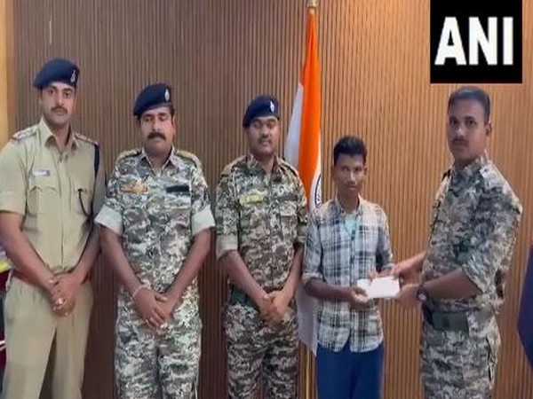Naxal commander Nagesh surrenders in Sukma (Photo/ANI)