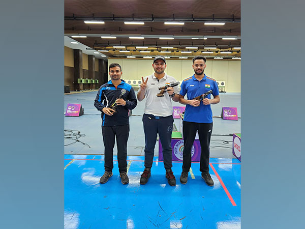 Gurmeet, Anish Bhanwala (Centre), Vijayveer Sidhu at National rifle/pistol Selection Trials (Image: NRAI)