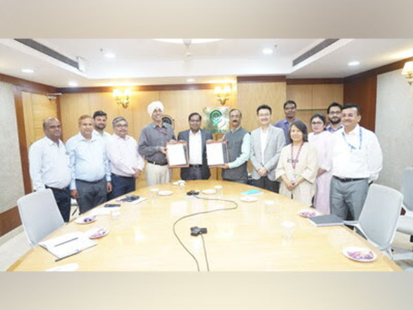 (Standing L-R): Charanjit Singh (Additional Secretary, Rural Livelihoods, MoRD, GoI); Shaji K V, Chairman, NABARD; Ajay K. Sood, DMD, NABARD; G.S. Rawat, DMD, NABARD and L.Leivang, CGM, NABARD