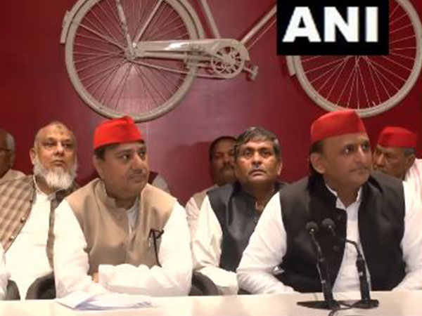 Former MLA Guddu Jamali and SP chief Akhilesh Yadav (Photo/ANI)