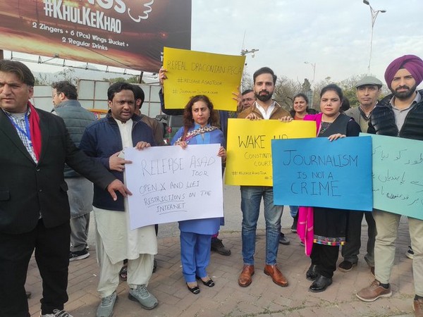 Journalists hold protest in Islamabad (Image Credit: X/@MunizaeJahangir)