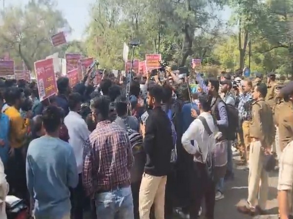 Candidates protesting in Bhopal (Photo/X) 