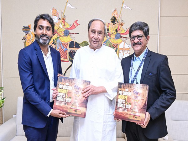 Sridhar Aranala and Vineel Krishna with Odisha CM Naveen Patnaik. (Picture: Sports Odisha)